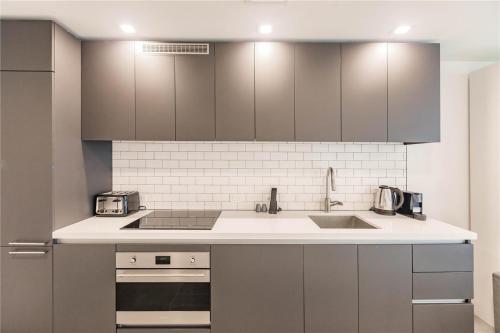 Exclusive Condo w Beautiful City Views and Full Amenities! photo 15
