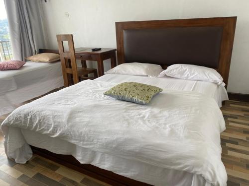 Postel nebo postele na pokoji v ubytování The Loversleap Resort Nuwara Eliya