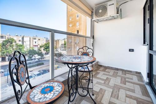 Balkón nebo terasa v ubytování Luxury Small Unit with Mamad