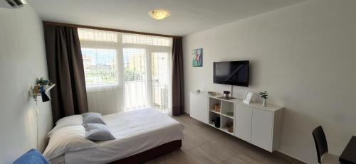 Studio Apartment Romana near Znjan beach