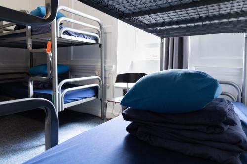 Katil atau katil-katil dalam bilik di Bath Backpackers
