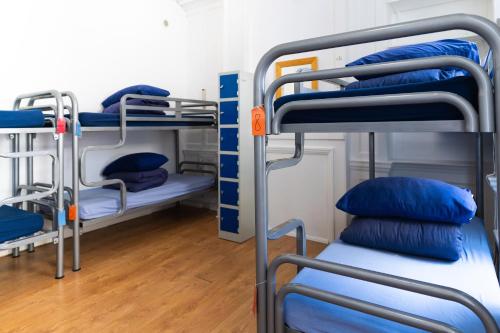 Katil atau katil-katil dalam bilik di Bath Backpackers
