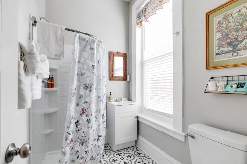 a bathroom with a shower and a sink at G5 KING BED central location museums FREE PARKING in Richmond