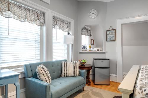 a living room with a blue couch and a table at G7 central location museums free parking in Richmond