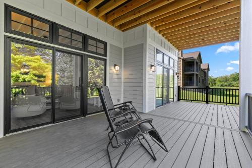 Balkoni atau teres di Indigo Meadow at the Ridge by Simple Life Rentals