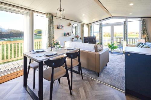 a living room with a table and a couch at Host & Stay - Kinara Lodge in Pickering