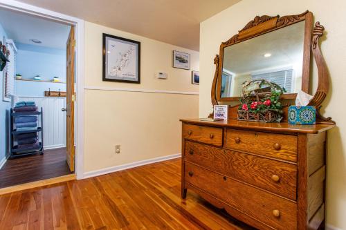 a room with a dresser with a mirror on it at Lazy Daze Lagoon by Simple Life Rentals in Sturgeon Bay