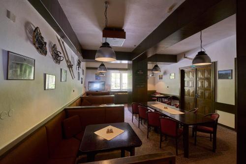 a restaurant with a dining room with tables and chairs at Horský Hotel Kubát in Benecko