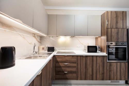 Dapur atau dapur kecil di Luxurious & Spacious 1BD Stay at The Podium - Yacht Marina Area