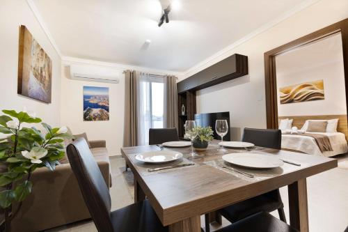 Postel nebo postele na pokoji v ubytování Luxurious & Spacious 1BD Stay at The Podium - Yacht Marina Area