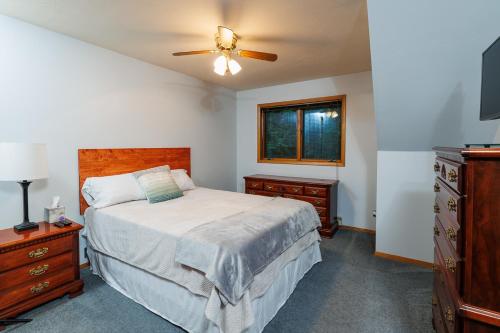 Katil atau katil-katil dalam bilik di Asher Manor by Simple Life Rentals
