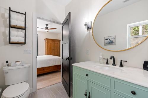 Koupelna v ubytování Point Beach Cottage by Simple Life Rentals