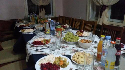 a long table with plates of food and drinks at Boeritza Hotel Complex in Vladaya