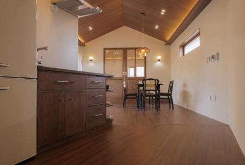 a kitchen and dining room with a table and chairs at Gimnyeong Musgo in Jeju