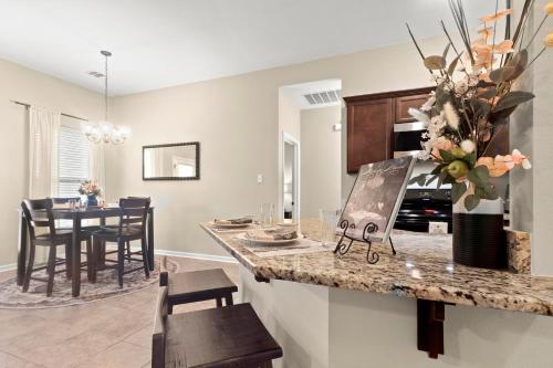 a kitchen and living room with a table and chairs at Petfriendlymid-term Stays2king Beds&desk in Lake Charles