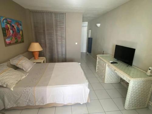 Postel nebo postele na pokoji v ubytování Studio confortable avec vue sur la mer