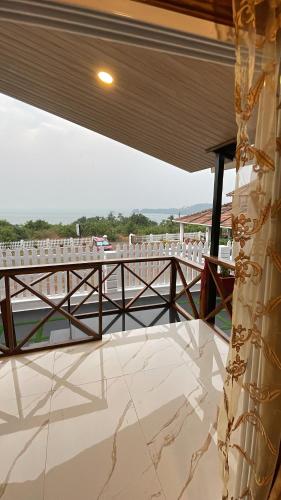 Balkón nebo terasa v ubytování Semedo Seaview Cottages
