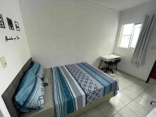 Katil atau katil-katil dalam bilik di Espaçoso APT 10 de 1 quarto bairro central em Petrolina perto de tudo