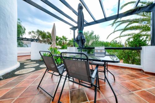 Balkón nebo terasa v ubytování Casa Felix - Private Pool, Pool Table and BBQ By Lanzarote Vacation Homes