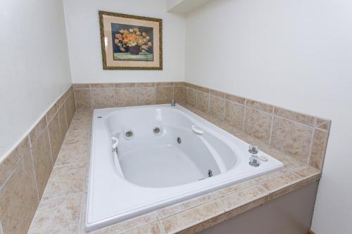 Bilik mandi di Door Way Inn by Simple Life Rentals