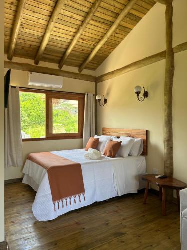 a bedroom with a large bed in a room at Pousada Pequeno Oásis in Tiradentes