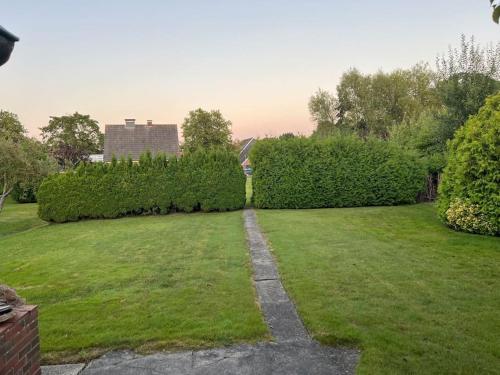 Κήπος έξω από το Ferienhaus nahe der Nordsee, in Loquard, nahe Greetsiel und Emden