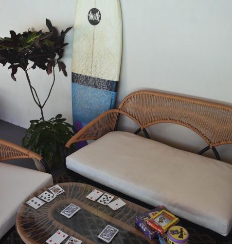 a table with a bench and a surfboard in a room at Hotel Las Hamacas in Santa Catalina