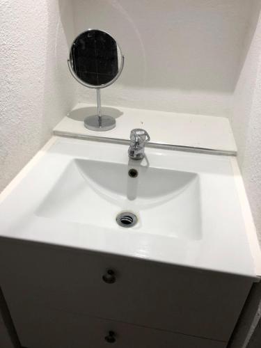 Studio chaleureux avec piscine