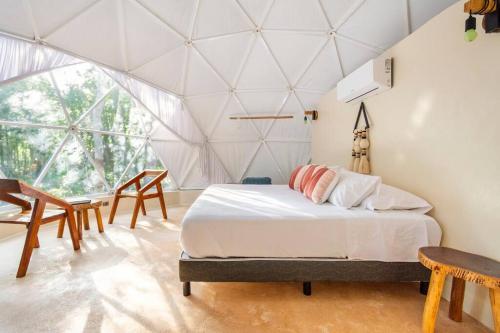 Postel nebo postele na pokoji v ubytování Glamping Mayan Glam