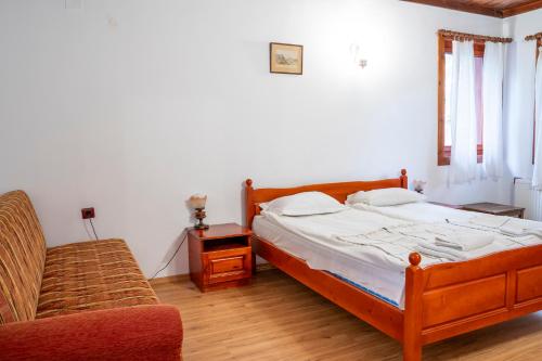 Postel nebo postele na pokoji v ubytování Хотелски Комплекс - Щастливците