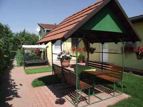 Κήπος έξω από το Apartman Kaszás Garden