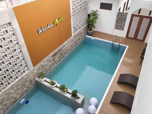 Πισίνα στο ή κοντά στο Woodenlights Villa with Pool
