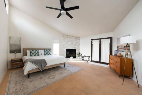 a bedroom with a bed and a ceiling fan at BEST VIEWS in Albuquerque with hot tub and pool in Albuquerque