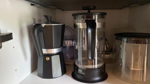 "La Graziosa" Superior Chalet Rifugio Nel Boscoにあるコーヒーまたはお茶