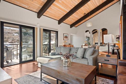 Ruang duduk di Snowmass Mountain by Snowmass Vacations