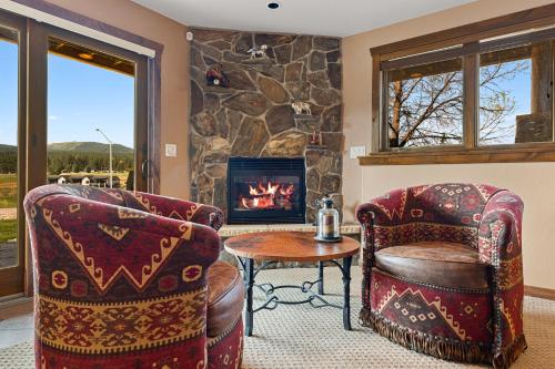 a living room with two chairs and a fireplace at Reunion Lodge in Sturgis