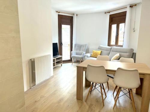 Apartament cèntric amb terrassa i balcó by RURAL D'ÀNEU