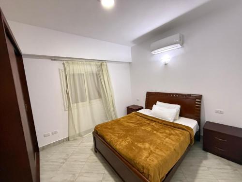 Postel nebo postele na pokoji v ubytování Elegant 1BD Apartment - Al Dora Resort, Hurghada