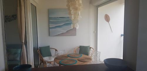 Posezení v ubytování Ti Paillettes Calme vue mer et plage à 50 m