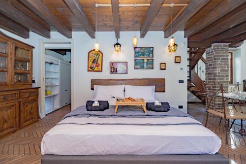 a bedroom with a large bed and a table at Malpensa Jacuzzi House in Ferno