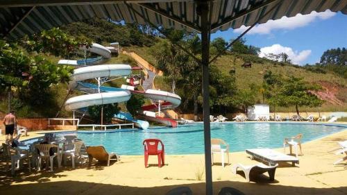 a water slide in a resort with a pool at Old West Hotel Fazenda in Tremembé