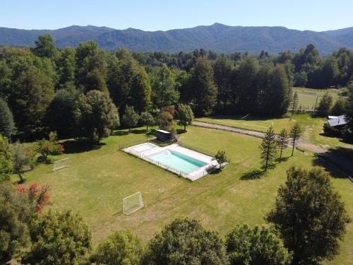 an aerial view of a large yard with a swimming pool at Cabañas Río Colorado in Curacautín