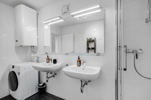 Schlossberg Panorama Suite - 3BR & Free Parking in Altstadt by HERO HOMES Graz