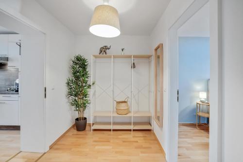 Schlossberg Panorama Suite - 3BR & Free Parking in Altstadt by HERO HOMES Graz