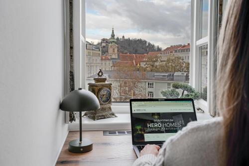 Foto Urban Jungle Suite - Free Parking & Panoramic View by HERO HOMES 6