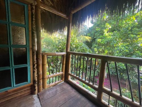 Un balcón o terraza en La Percha Hostal
