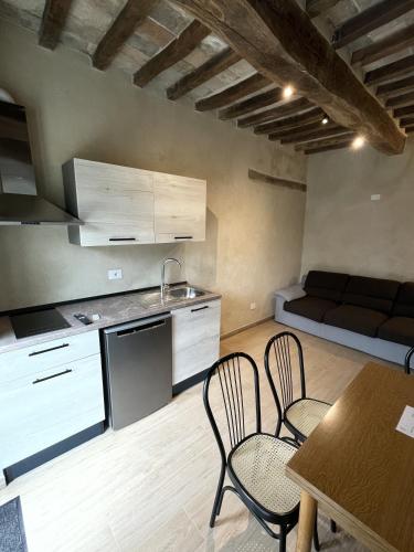 a kitchen and dining room with a table and chairs at Agriturismo San Pellegrino in Fermignano