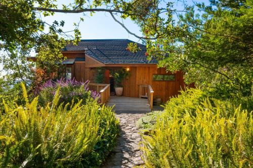 a house with a pathway leading to the front yard at Inn Wine Country - Summers House in Sonoma