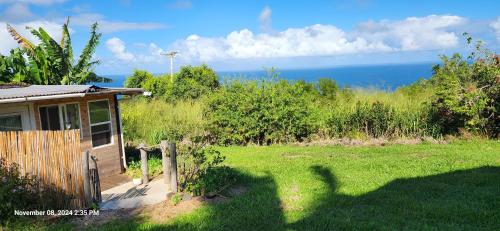 Gallery image of Sunrise Farm Cottage II - 180 Degree OceanViews Stargazing Whale Watching on Hamakua Coast Hawaii in Papaaloa
