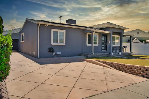 Stylish 3BR, 2BA Home , Sleeps 8 - King Bed, Firepit, Near Universal, SoFi photo 7